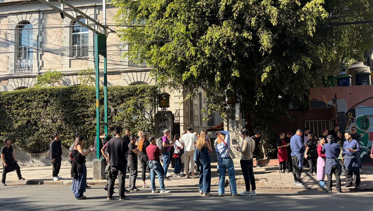 Las personas fueron desalojadas por la alerta sísmica. | Ariana Pérez