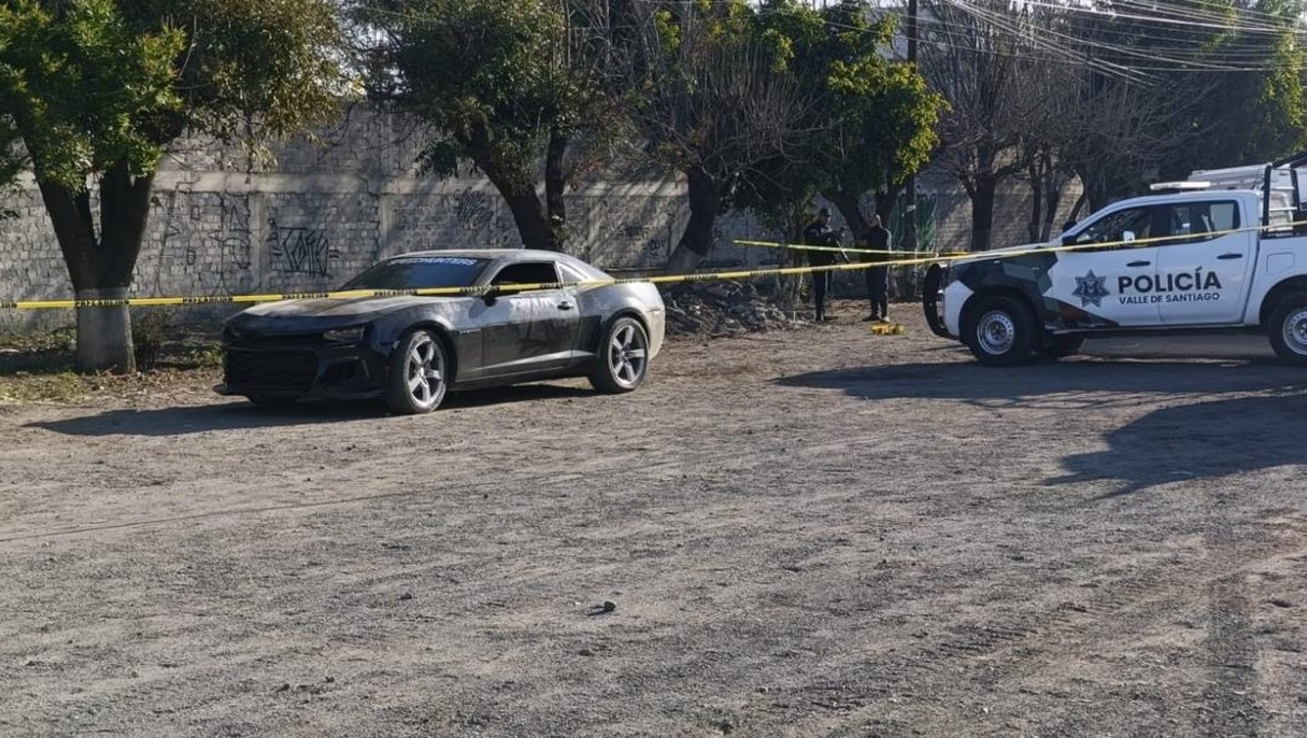 Hallan el cuerpo desmembrado de un hombre dentro de un vehículo abandonado en la carretera Valle de Santiago–Jaral del Progreso.