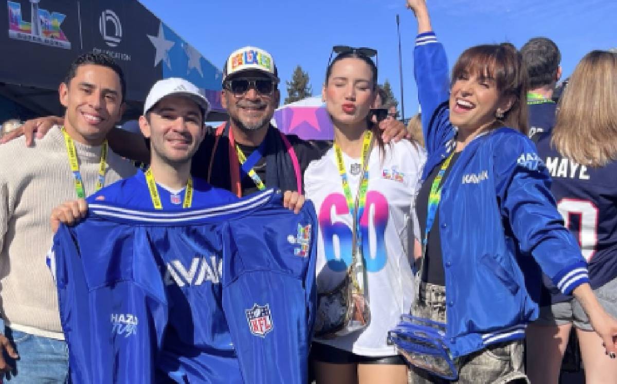 ¿Quién es? Conductora de 'Hoy' vio en vivo el Medio Tiempo de Bad Bunny en el Super Bowl LX; así lo presumió