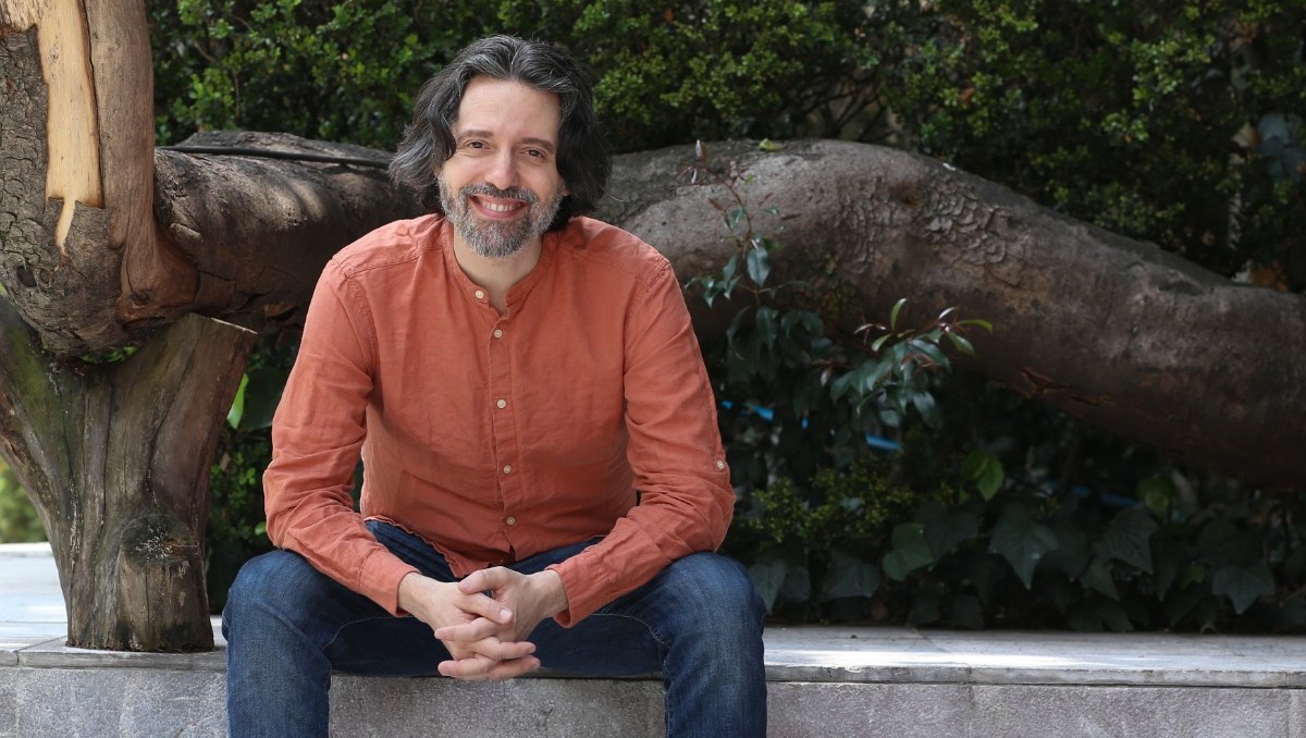 Andrés Neuman y la memoria de su madre: "El libro es un homenaje a las personas que cuidan a sus seres queridos"