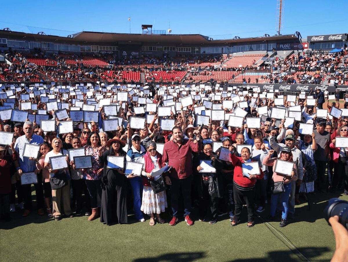 Por primera vez Tijuana cuenta con representación total de sus colonias: Burgueño Ruiz toma protesta a más de mil comités vecinales