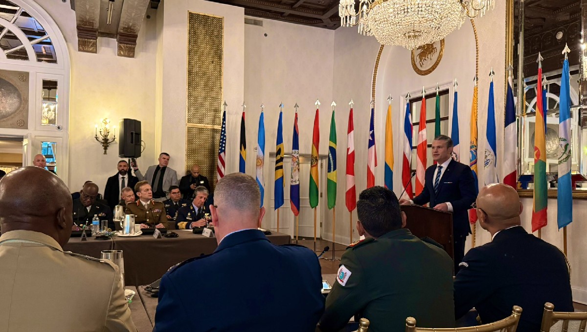 Secretario de Guerra de EU pide a ministros de Defensa sumarse contra el narcoterrorismo