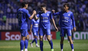 Cruz Azul derrotó a Vancouver FC por goleada y se instaló en los Octavos de Final de la Concacaf Champions Cup; Nico Ibáñez se estrenó como goleador