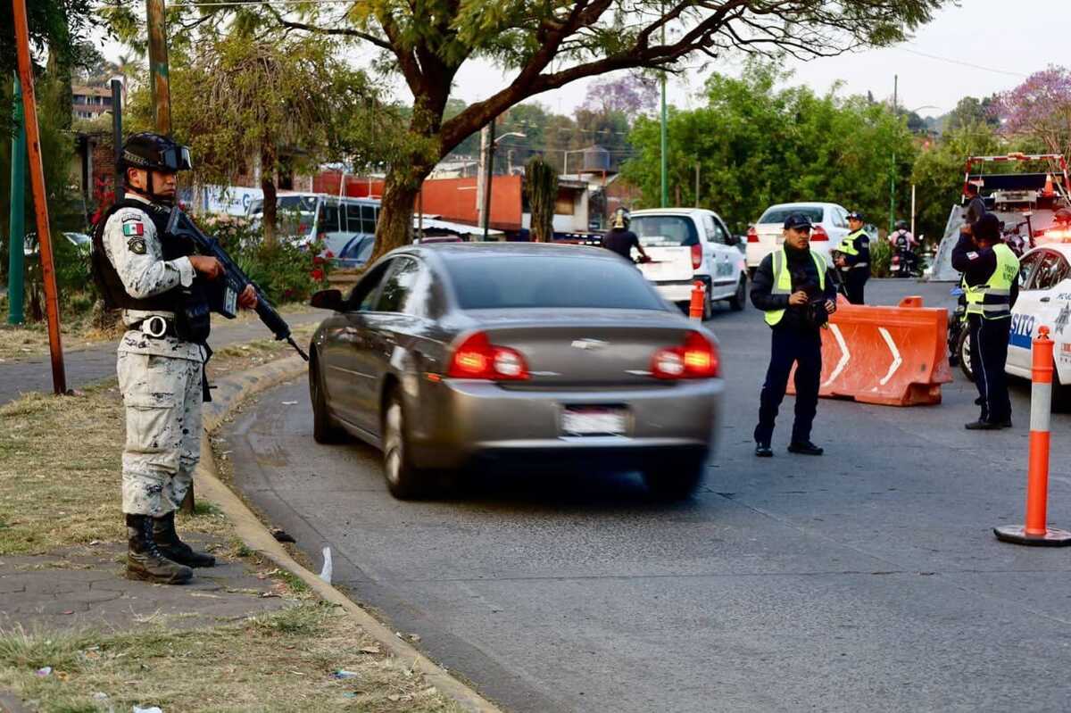 Decomisan estructuras de drones, armamento, equipo táctico y droga tras cateos en Michoacán
