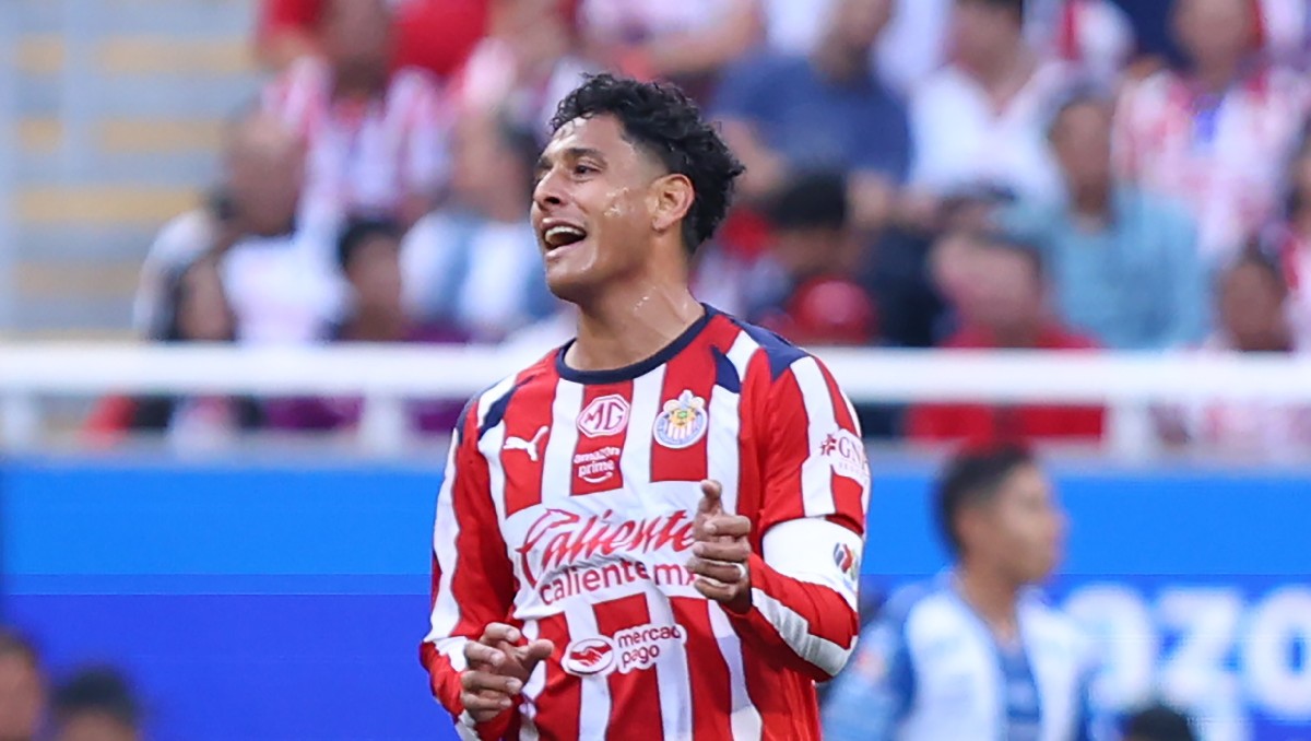 Chivas confirma baja de Luis Romo para el Clásico Nacional ante América