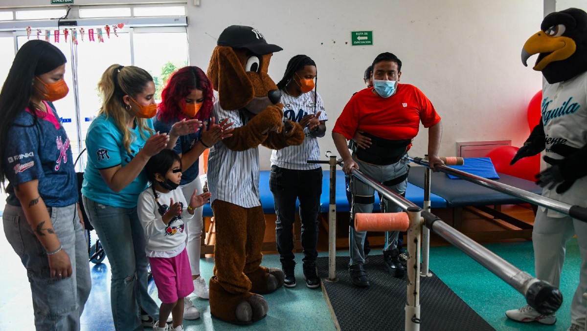 Sultanes Femenil y El Águila de Veracruz hacen labor social en el Centro de Rehabilitación e Inclusión