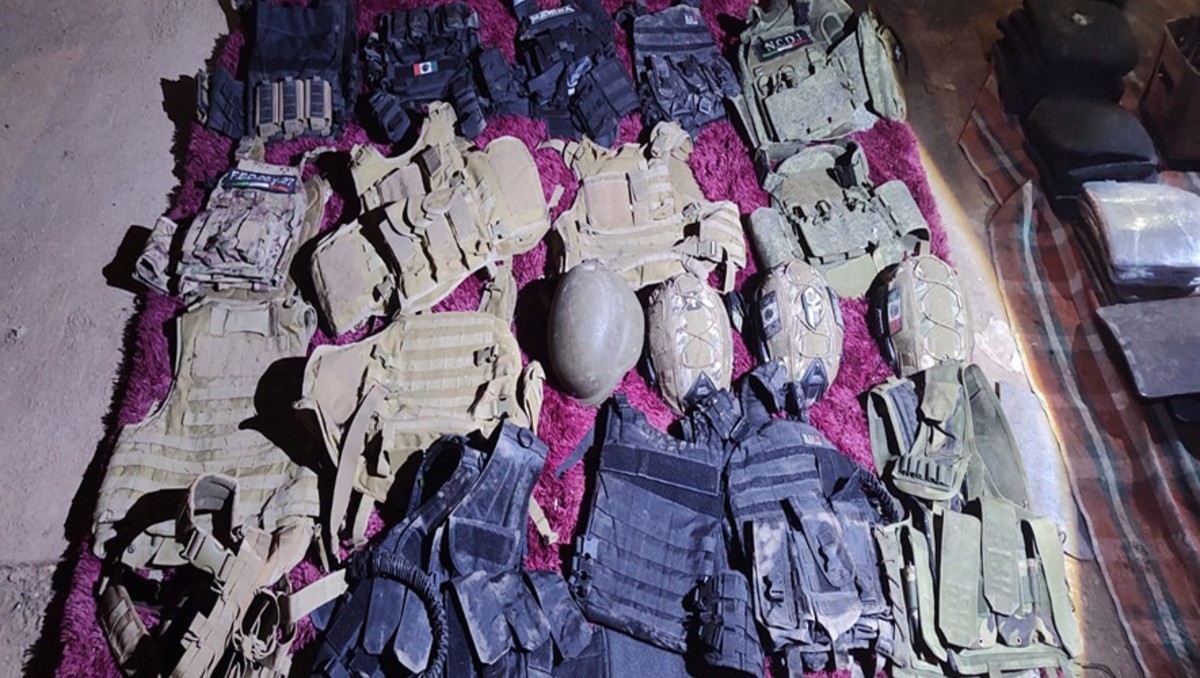 Guardia Nacional y soldados aseguran armas y equipo táctico en Namiquipa, Chihuahua