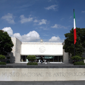 Fachada del Museo Nacional de Antropología