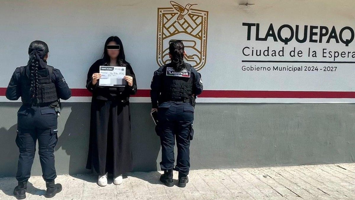 Mujer de Zacatecas es auxiliada por policías de Tlaquepaque (Cortesía)