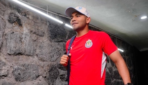 'Tiba' Sepúlveda recibió el alta médica y ahora podrá jugar con Chivas si el entrenador Gabriel Milito lo requiere