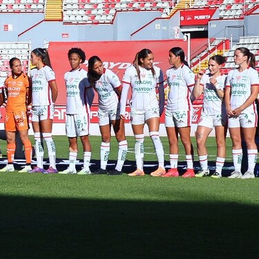Partido Necaxa vs Querétaro Femenil se detuvo por presuntas detonaciones cerca del estadio Victoria.