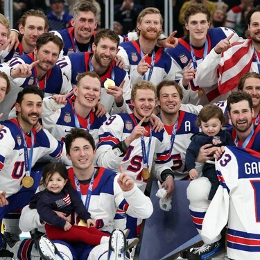 El equipo de Estados Unidos ganó la medalla de oro en hockey sobre hielo, su primera desde 1980, al vencer a Canadá en el cierre de Milano-Cortina 2026