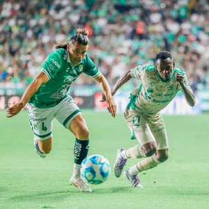 Club León abrió el marcador al minuto 2 con un tiro libre de Daniel Arcila desviado por la defensa, un gol tempranero que marcó el rumbo del partido.