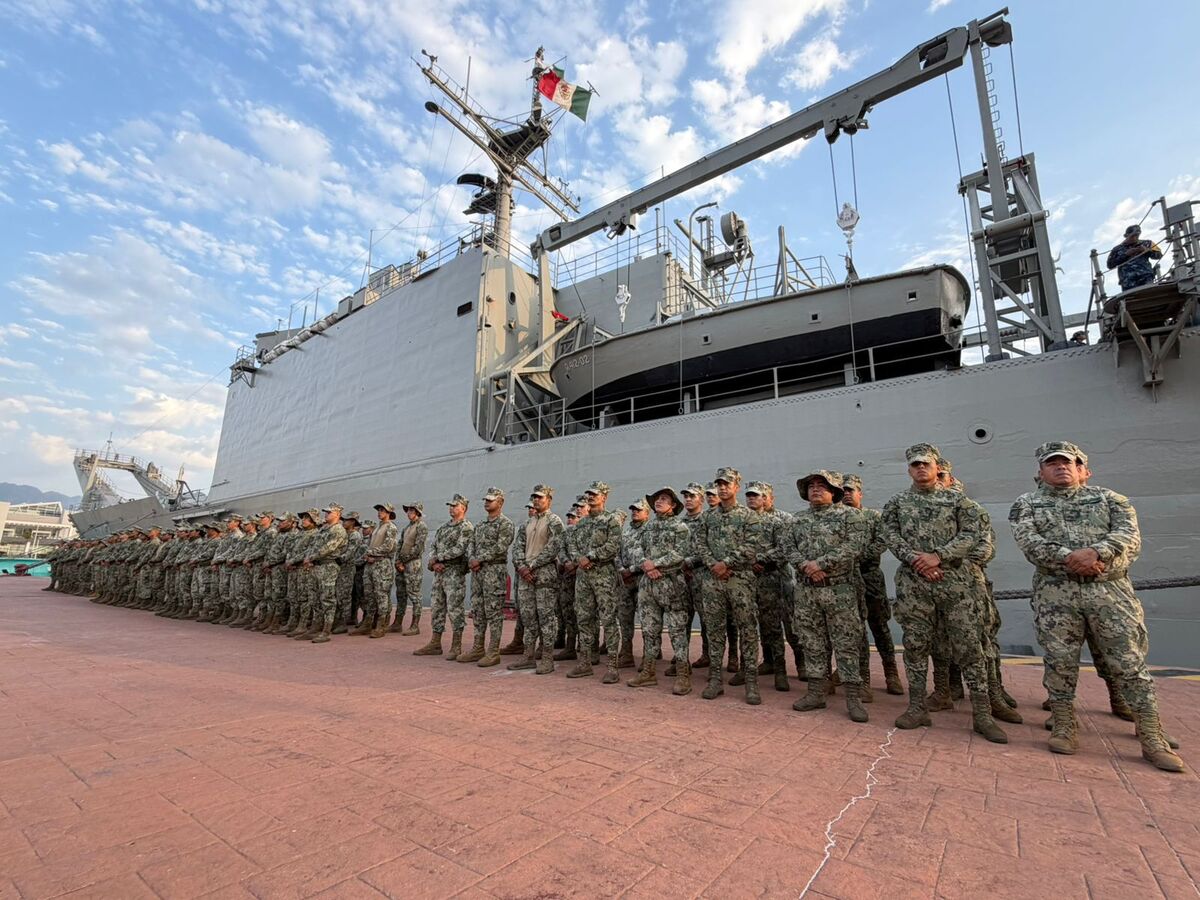 Los infantes de Marina llegaron a Puerto Vallarta en vehículos tipo pick up, para reforzar la seguridad en la ciudad. | Especial