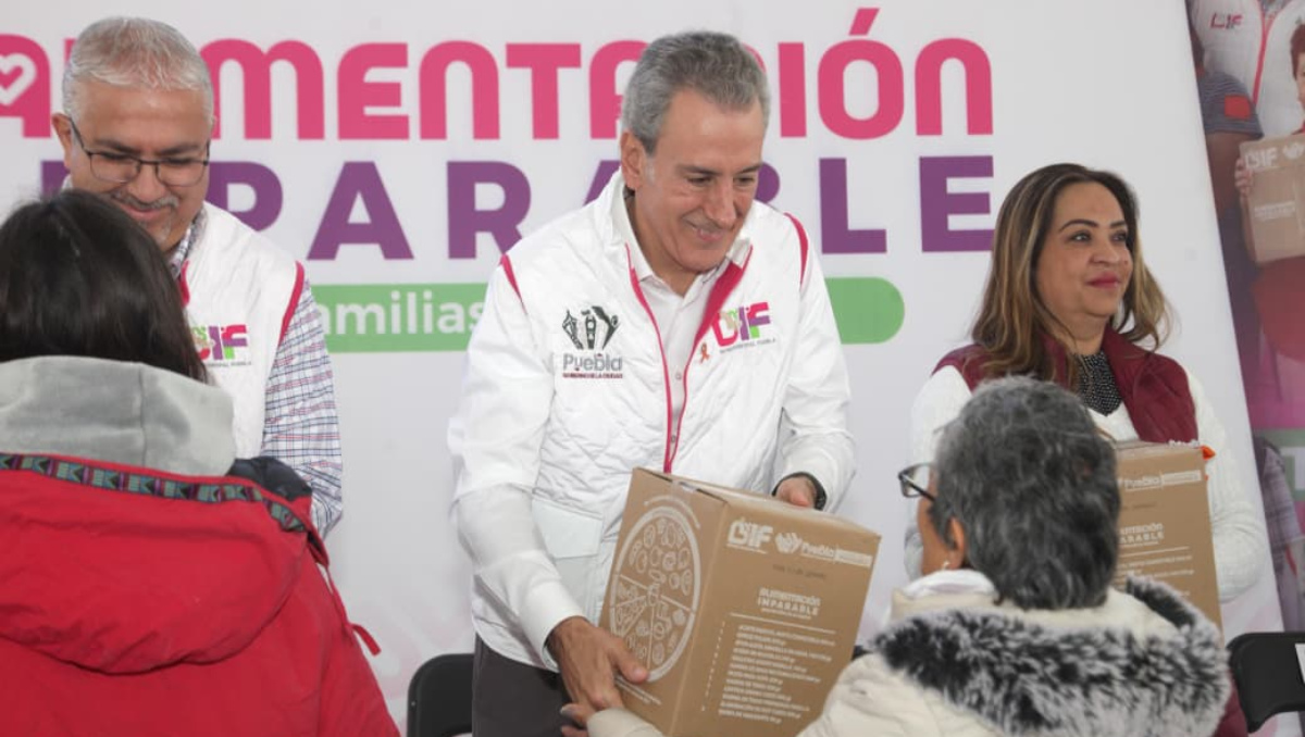 Alcalde de Puebla entrega casi 4 MIL despensas en Xilotzingo | Especial