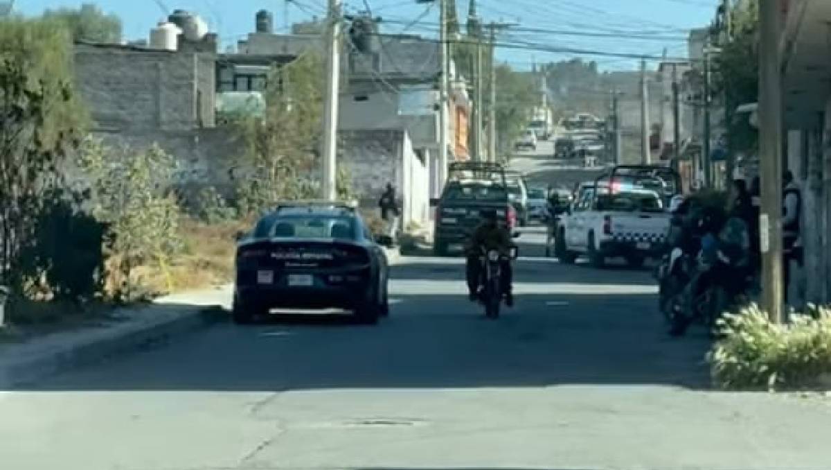 Las autoridades acordonaron la calle San José Oriente y la cerrada San José por el hallazgo de restos humanos. Foto: (Especial)