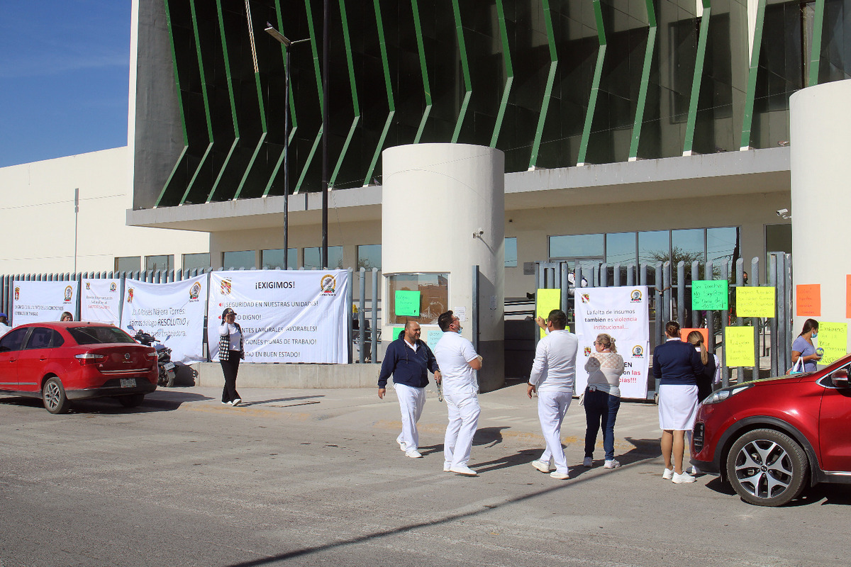 Trabajadores de la salud del Estado realizan una manifestación simultánea en La Laguna de Durango. | Rolando Riestra