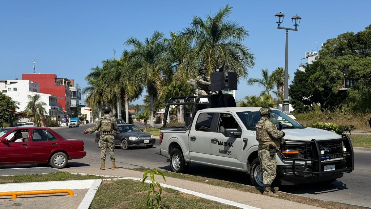 Elementos de la Marina mantienen presencia en Puerto Vallarta (Cortesía)