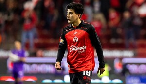 Gilberto Mora sigue consultando a expertos para tomar una decisión acerca de su lesión; si se opera podría perderse el Mundial con la Selección Mexicana