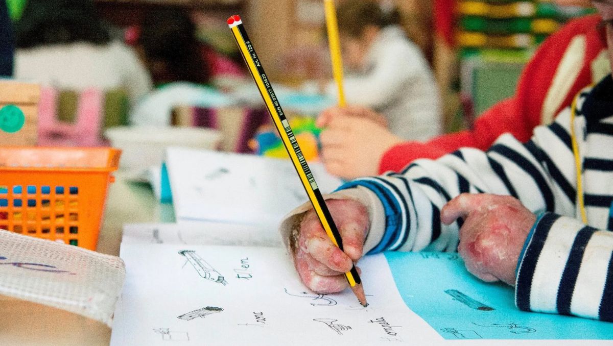 La piel de mariposa crea ampollas en brazos, boca y manos. EFE