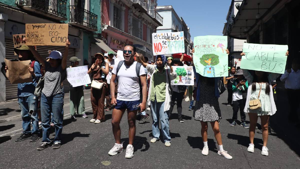 Marchan en Puebla contra el proyecto del Cablebús | Melanie Torres