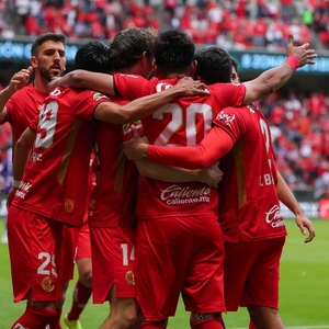 Toluca venció a Chivas por diferencia de dos goles y se quedó momentáneamente con el liderato de la Liga MX