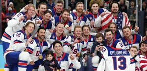 El equipo de Estados Unidos ganó la medalla de oro en hockey sobre hielo, su primera desde 1980, al vencer a Canadá en el cierre de Milano-Cortina 2026
