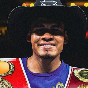 Emanuel 'Vaquero' Navarrete se convirtió en campeón unificado peso superpluma de la OMB y FIB tras vencer por nocaut técnico a Eduardo 'Sugar' Núñez