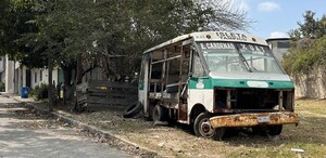 Cementerio de autos abandonados, chatarra de transporte público al sur de Tamaulipas. | Yazmín Sánchez