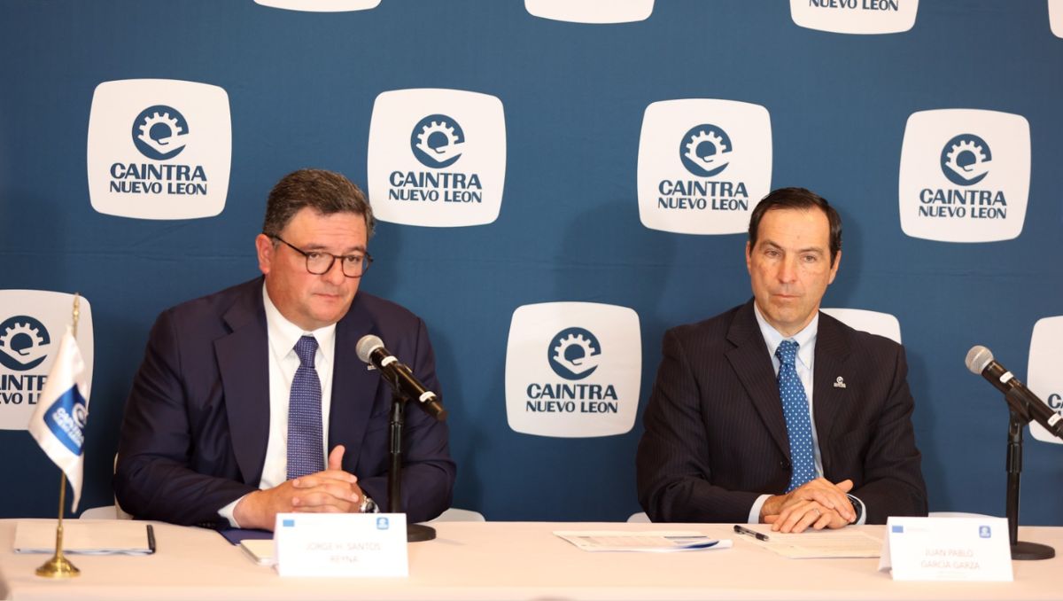 Jorge Santos y Juan Pablo García, durante la Rueda de Prensa del Consejo General CAINTRA. | Jorge López