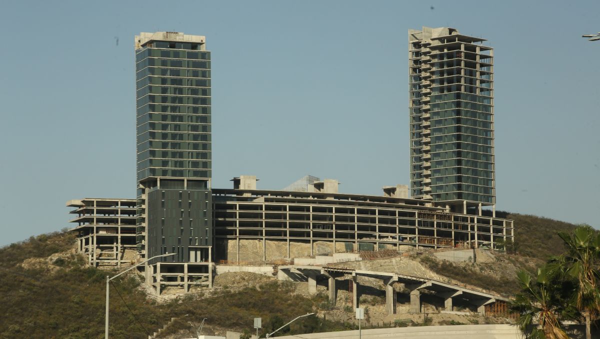 Torres Ysabella. Roberto Alanís