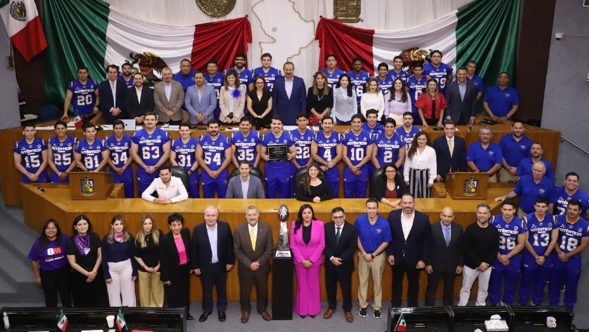 El Congreso de Nuevo León reconoció a los Auténticos Tigres de la UANL. Foto: Luis Guerra