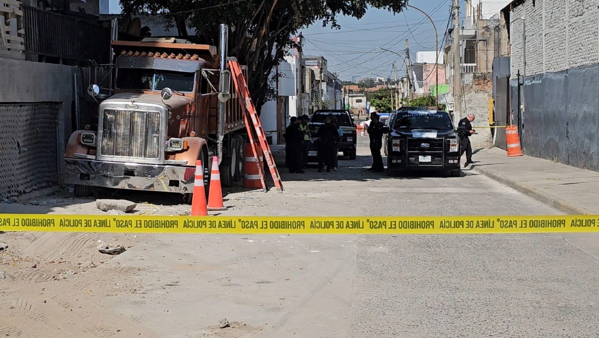Hombre quedó sin vida dentro de camión de volteo en Guadalajara (Juan Carlos Munguía)