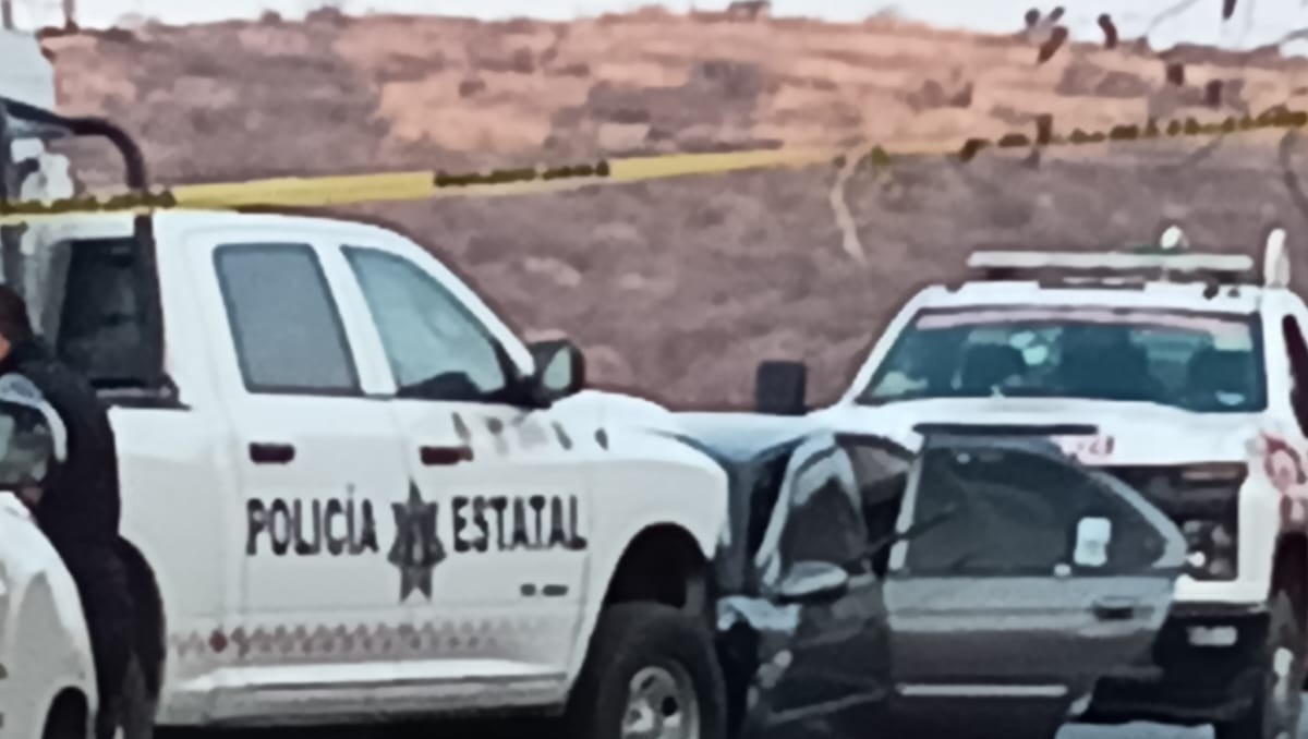 Patrulla estatal y auto chocan en Guerrero. | Foto: Especial