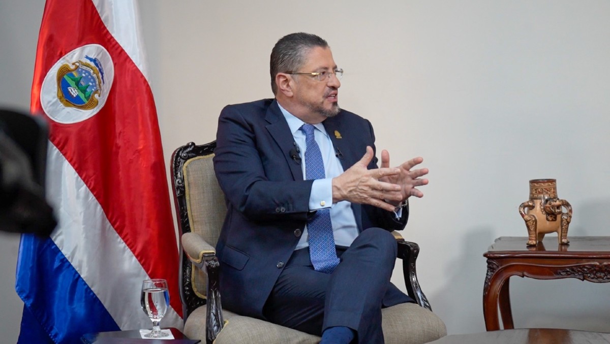 Rodrigo Chaves será sucedido por la mandataria entrante, Laura Fernández. | Especial