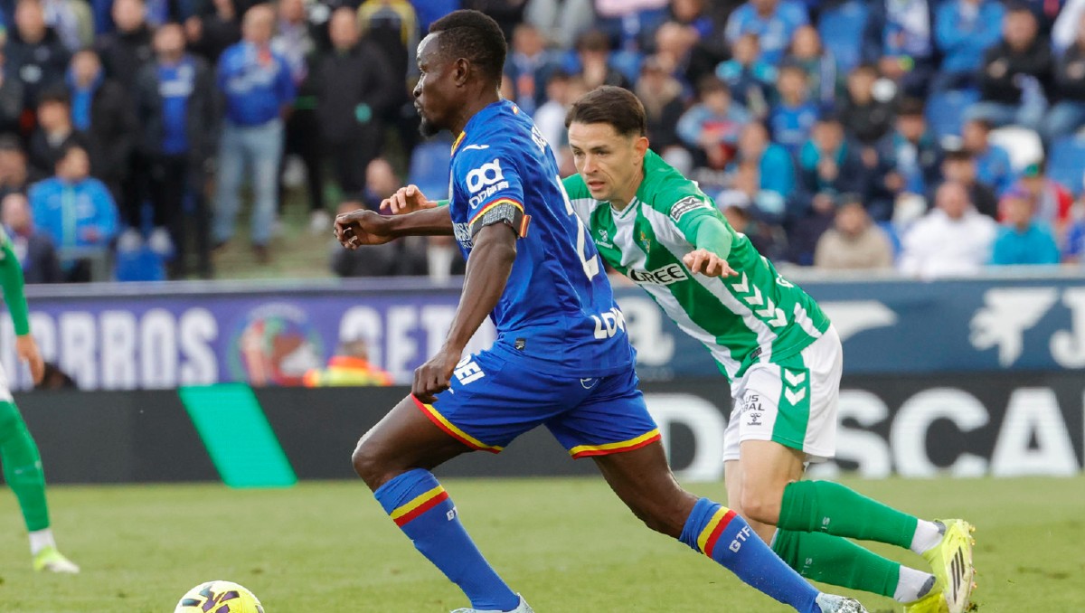 Con goles de Kiko Femenía y Martín Satriano, el Getafe derrotó al Real Betis y los alejó de los puestos de Champions League