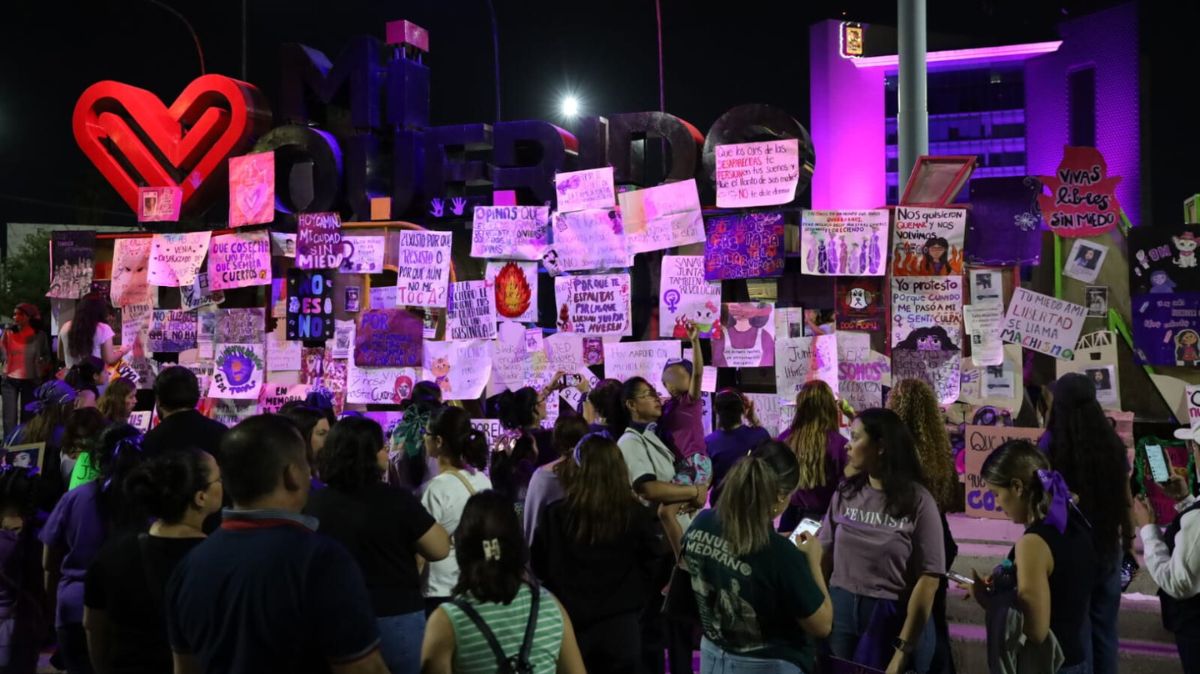 Miles de mujeres marchan en La Laguna contra violencia y por justicia.| Verónica Rivera.
