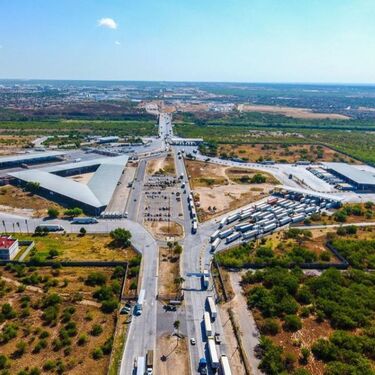 Comce reportó filas de tráileres de hasta 16 kilómetros, lo que demoró las entregas.