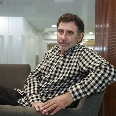 El escritor español aborda la discriminación y la migración en su nueva obra