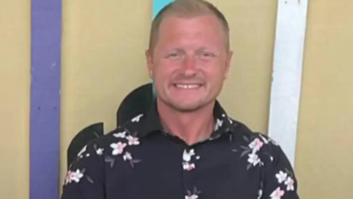 Jason Hughes, un profesor de 40 años, muere tras una broma que salió mal | Especial