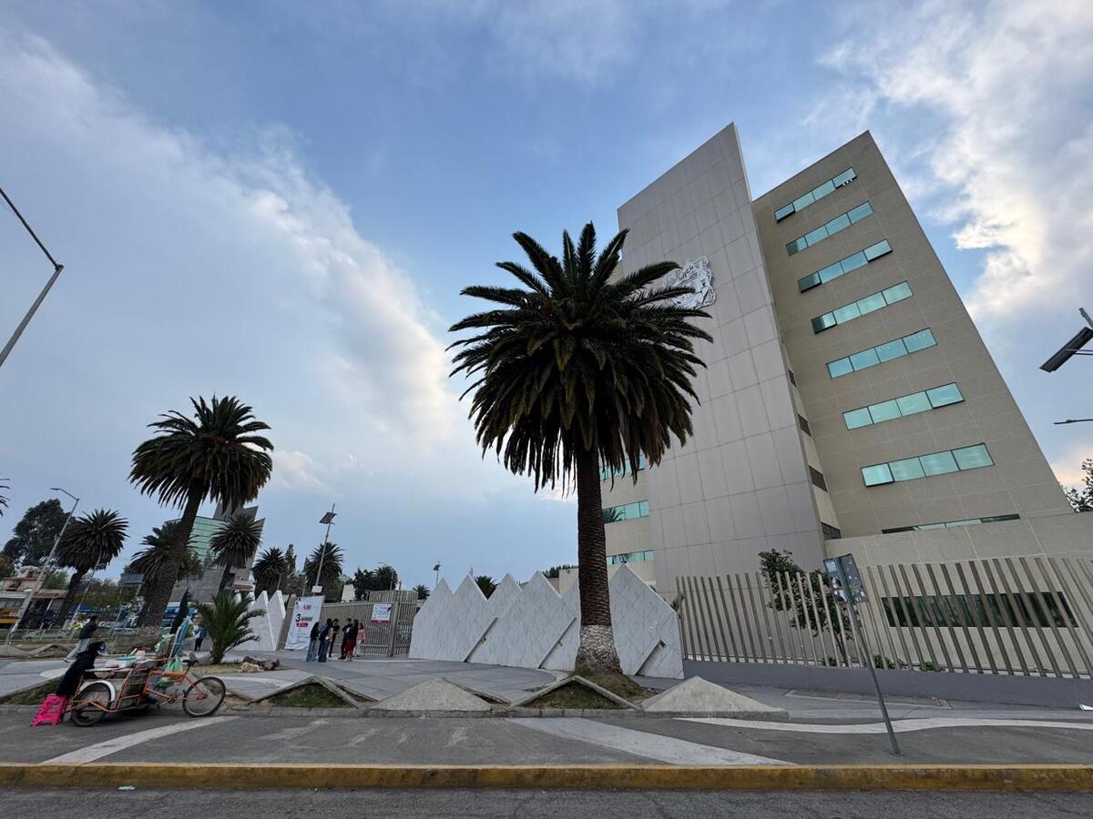 La medida impide a alumnos salir del plantel durante su jornada escolar. (Víctor Valera)