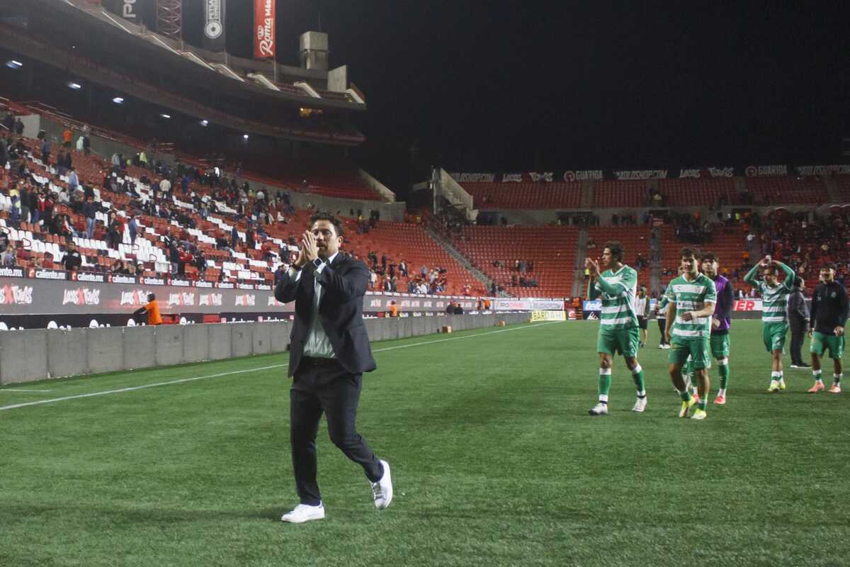 Omar Tapia quedó muy satisfecho con el resultado y desempeño de los jugadores ante Tijuana. (Mexsport)