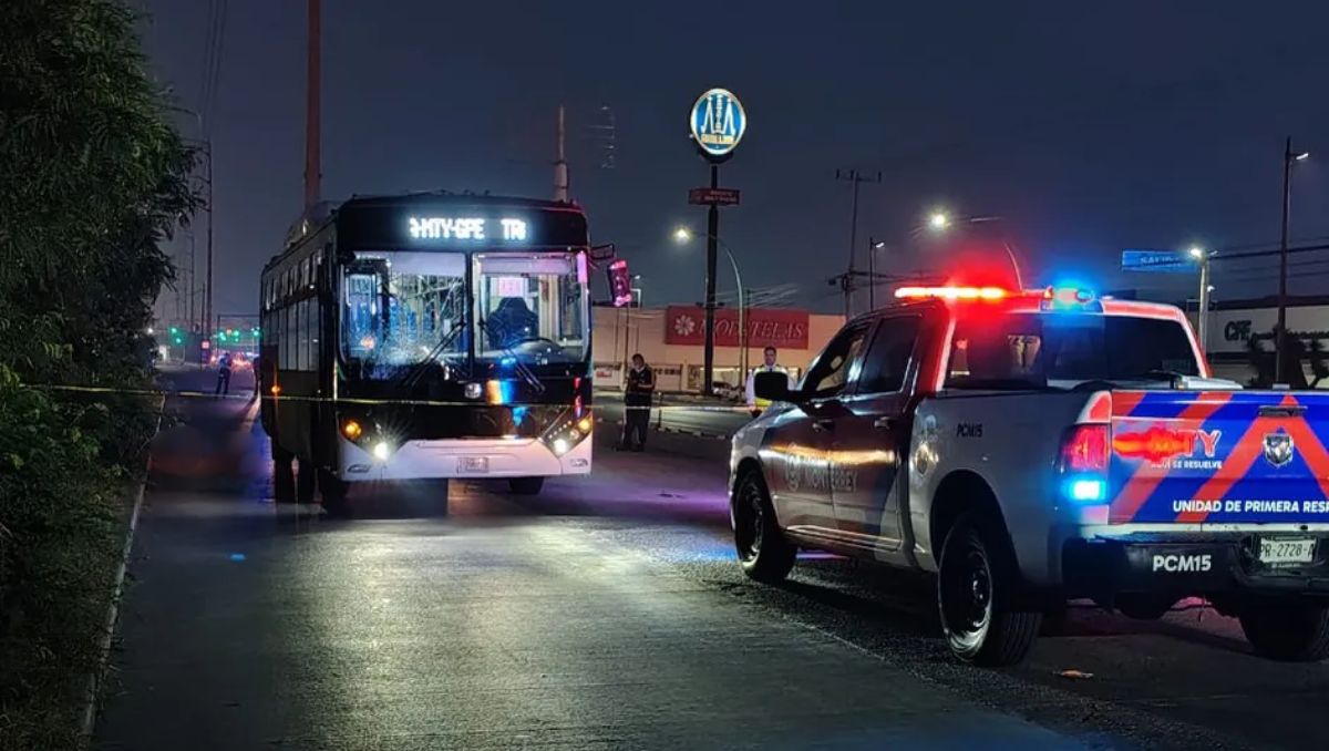 El accidente ocurrió minutos antes de las 6:00 horas, provocando el cierre parcial de Lincoln durante labores periciales. | Agustín Martínez