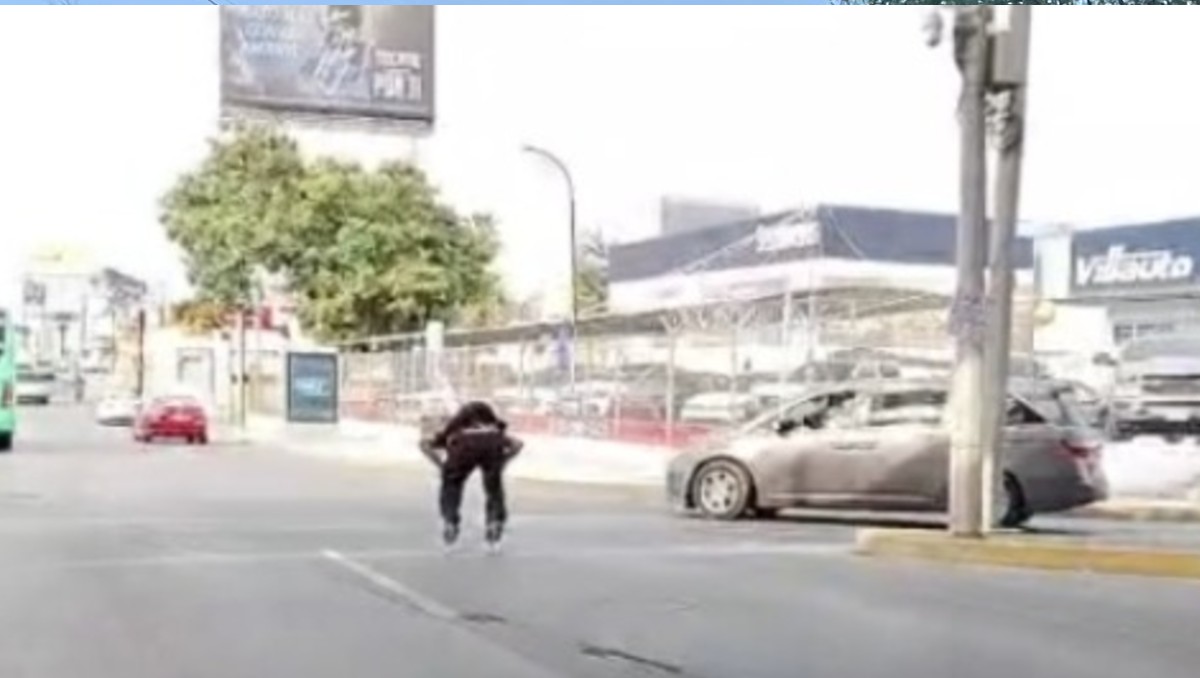 El hombre fue captado patinando a gran velocidad. Foto: Especial