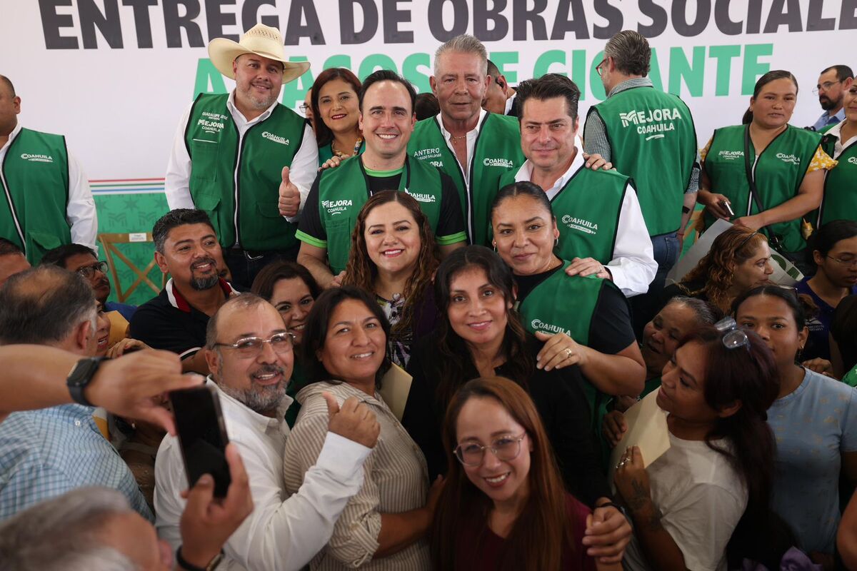 Manolo Jiménez llevó pavimentación, mejoras educativas y anunció inversiones por 20 millones de pesos.| Especial.