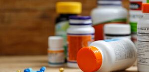 Un ensayo clínico reciente encontró que los multivitamínicos podrían reducir el ritmo del envejecimiento biológico, pero los resultados siguen generando debate.