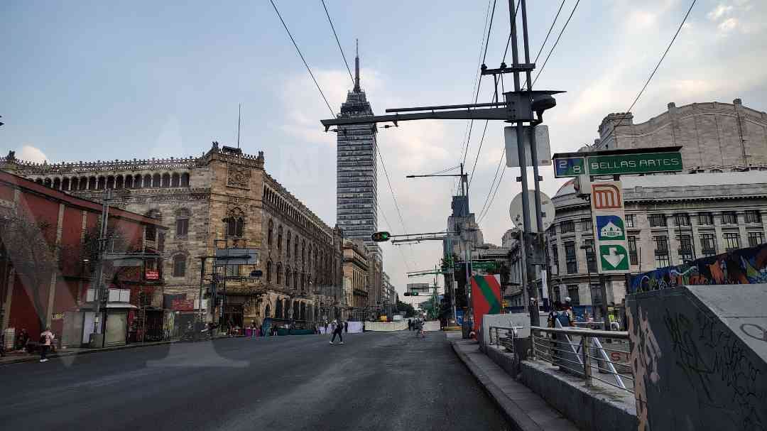 Con pancartas y consignas, las mujeres se concentraron en el Eje Central. (Foto: especial)
