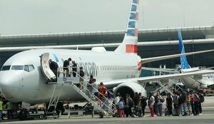 Aviones en aeropuerto de Guadalajara