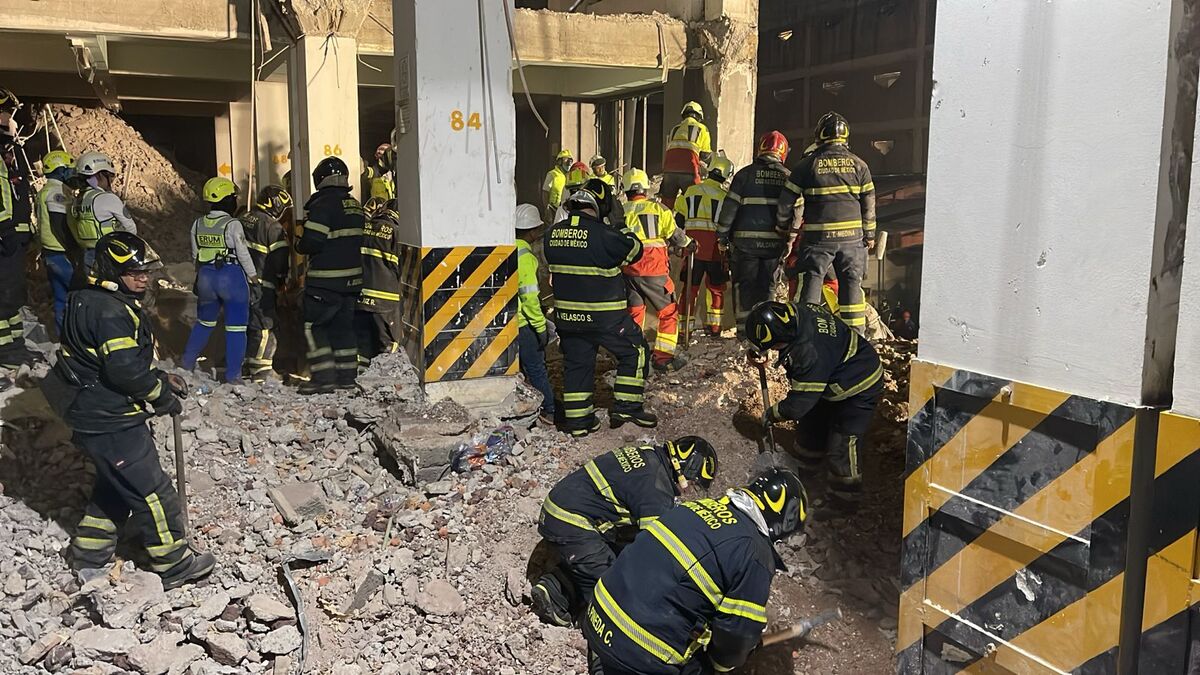 Rescatan segundo cuerpo de víctima atrapada tras derrumbe de edificio de CdMx | X: @SGIRPC_CDMX