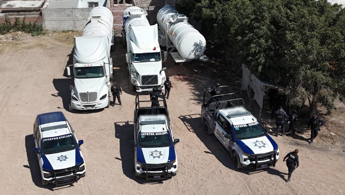 Las unidades y los cerca de 28 mil litros de gasolina fueron asegurados y puestos a disposición de autoridades federales. | Cortesía